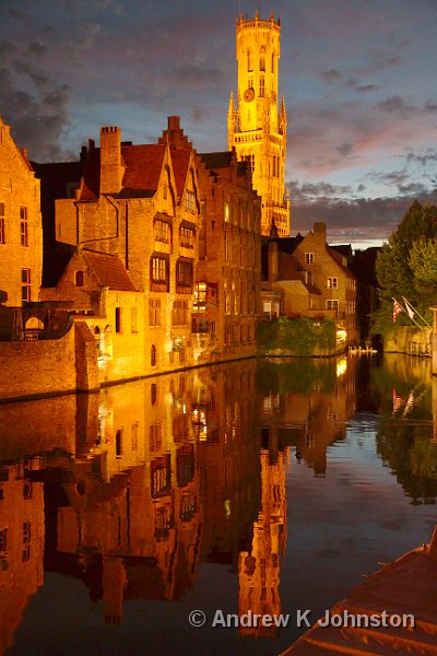 0810_7D_1403.jpg - Night-time reflections at the corner of Wollestraat, Bruges