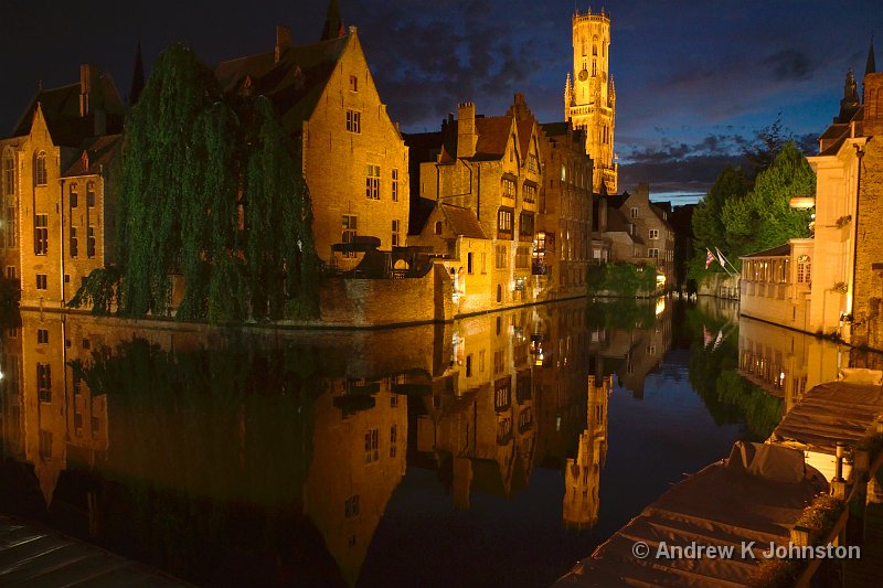 0810_7D_1416.jpg - Night-time reflections at the corner of Wollestraat, Bruges