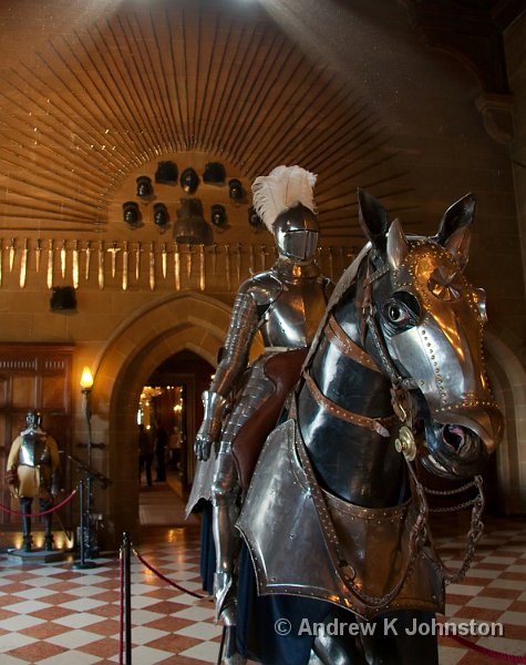 0808_40D_3829.jpg - A rather nice suit of armour at Warwick Castle