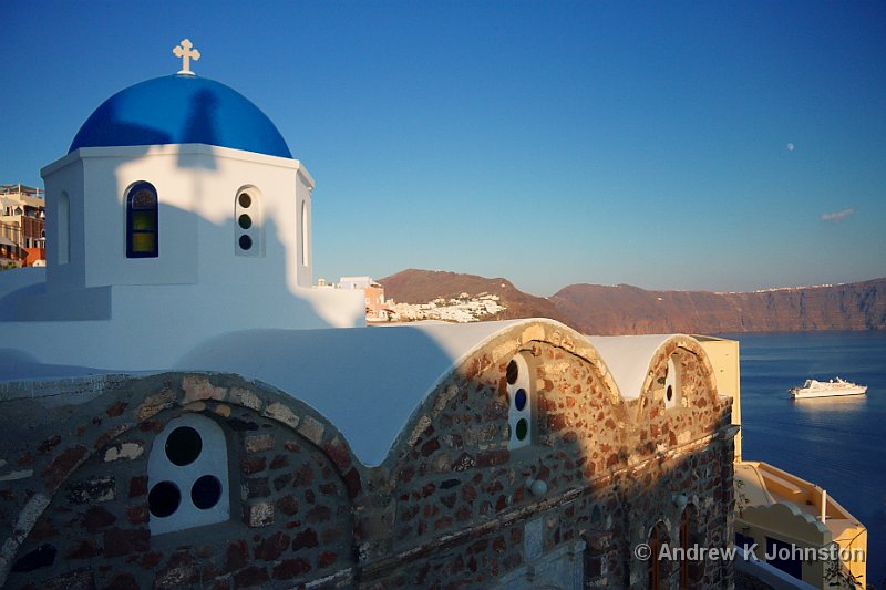 0909_40D_9308.JPG - Church dome in Oia, Santorini