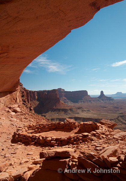 1007_350D_8261.jpg - This beautiful spot in Canyonlands National Park is known as "False Kiva". The NPS have a rather ambivalent attitude to it - it's not on any maps, but whn you get there there's an ammo tin with a visitors' book in it!