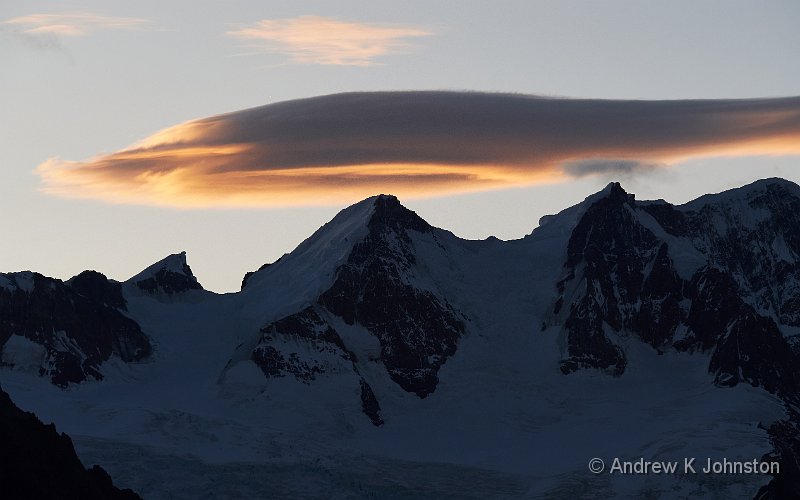 230217_G9_1057928.jpg - Lenticular cloud above the El Chalten Massif