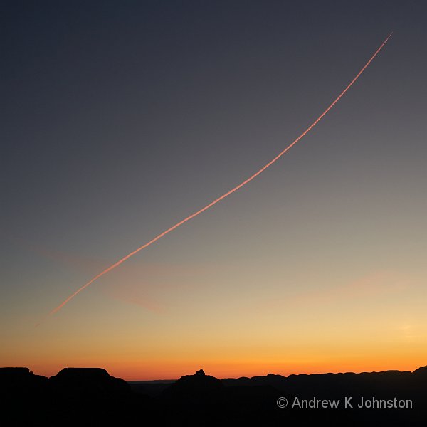 231003_G9_1082528.JPG - Sunrise at Yaki Point, with a fortuituous vapour trail