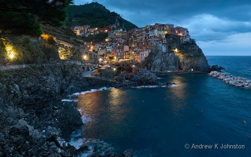 240925_G9ii_1006265.jpg - Manarolo blue hour