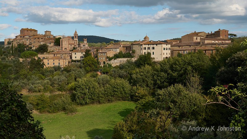 240930_G9ii_1017276.jpg - Montisi from Castelmuzio