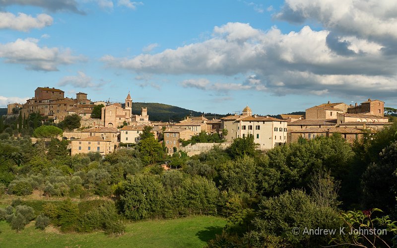 240930_G9ii_1017287.jpg - Montisi from Castelmuzio